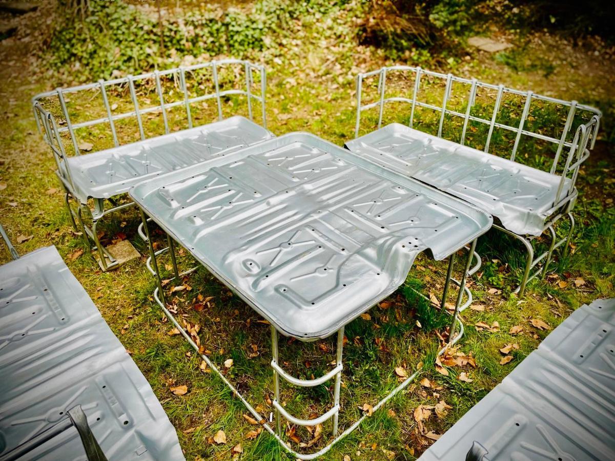 Haraburdi Recyclart Hotel Kostelec nad Orlici Luaran gambar