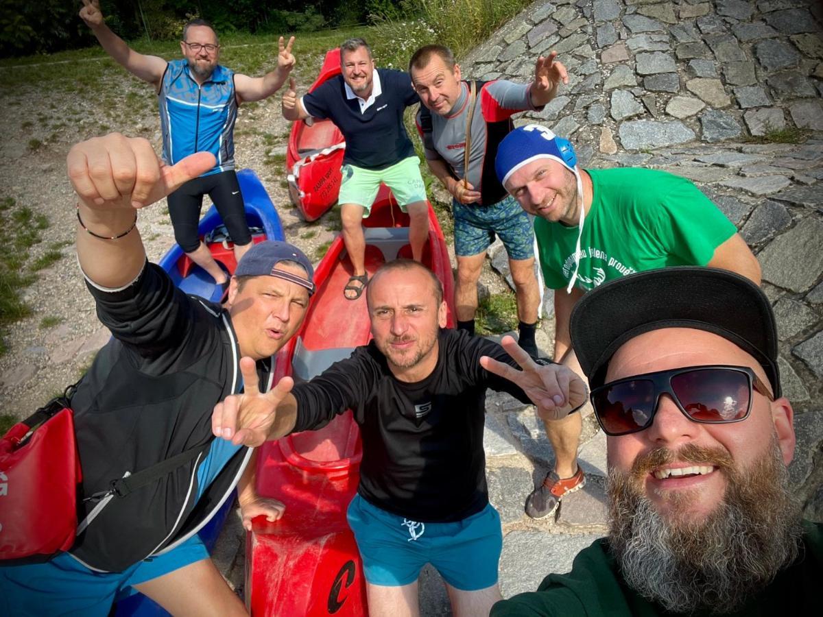Haraburdi Recyclart Hotel Kostelec nad Orlici Luaran gambar
